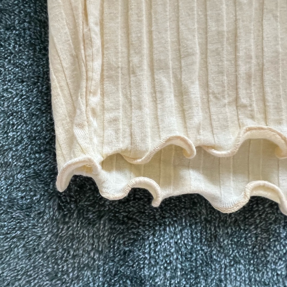 Forever 21 Textured Ruffle Bottom Tank Top - Picture 4 of 4